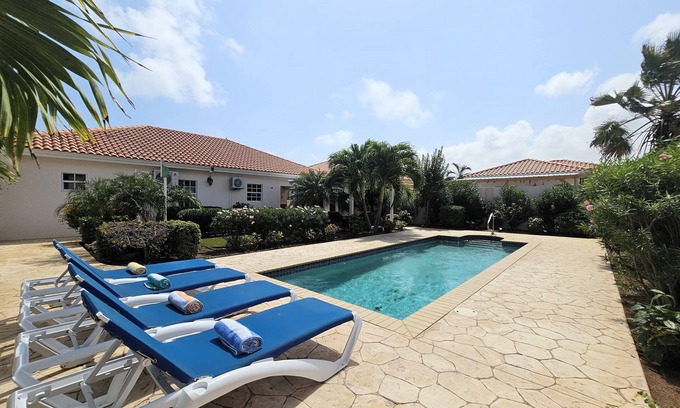 Boroncana Villa | NEW Stunning Villa with Tropical Garden, 3 bed-2 bath minutes to Palm Beach