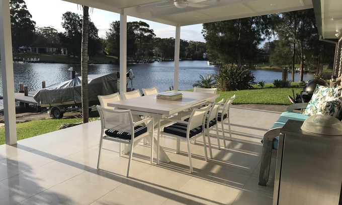 Sussex Inlet House | NEW: Stunning Waterfront home &Jetty; Self-Check-in; WIFI, A/Con, Wkly discounts
