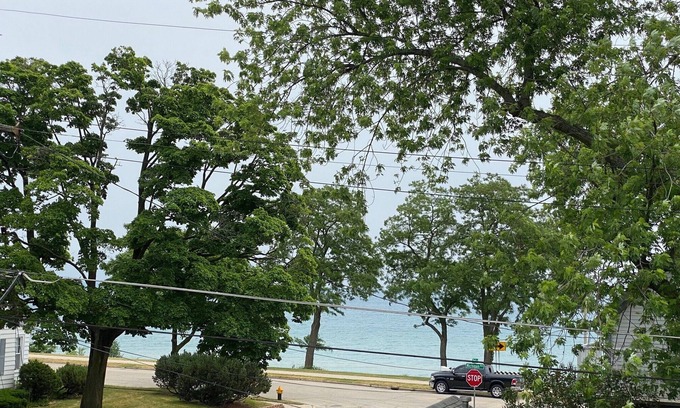 Racine House | New Sunrise! Pro Cleaned, Self Check in - Sleeps 6