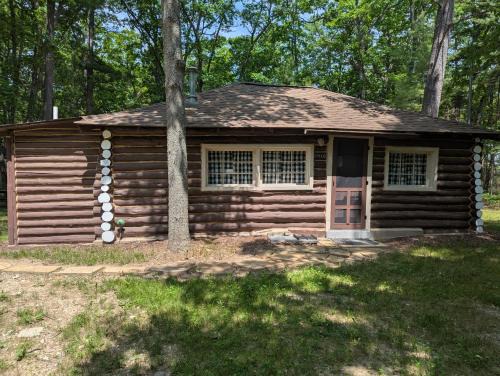Oscoda House | New! The Hideout - Cute And Quiet Rustic Cabin!
