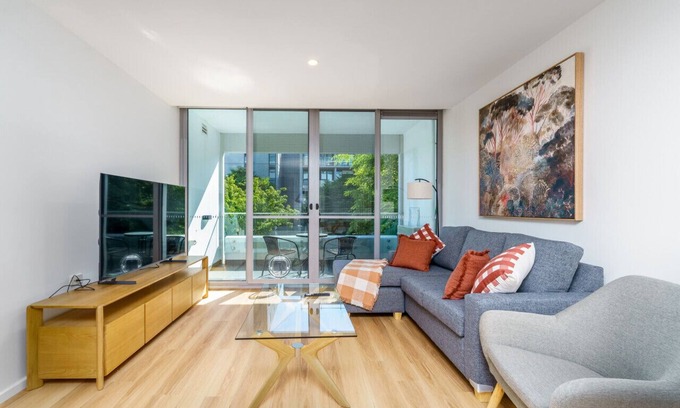 Kingston Apartment | New to VRBO: Elegant & Cosy Haven in Lively Kingston Foreshore
