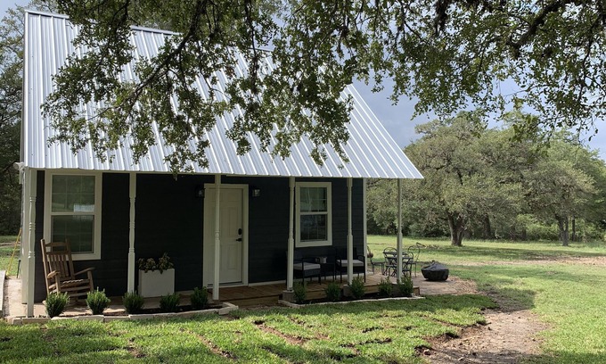 Round Top Cottage | NEW TO VRBO - Perfect Location - Gray Moss Farm Cottage