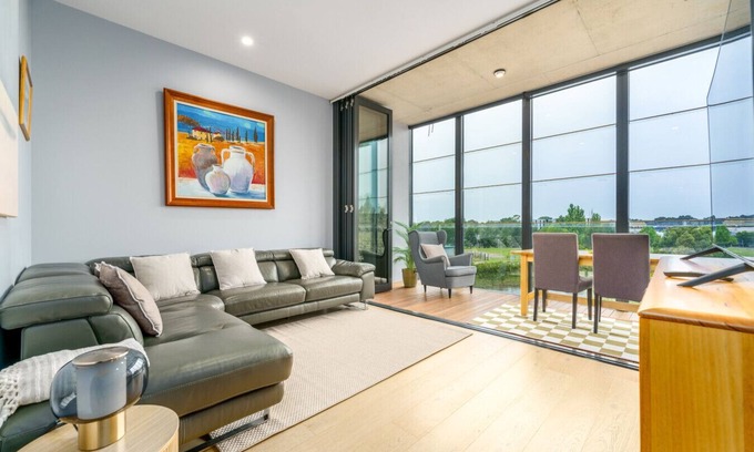 Kingston Apartment | New to VRBO: Prime and Stylish Stay in Kingston Foreshore