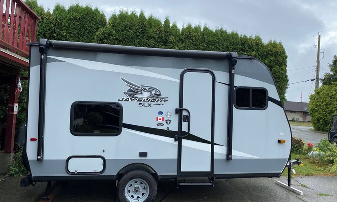 Aldergrove House | 🤩 New trailer with queen bed, air-con, close to town in Aldergrove, safe &quiet