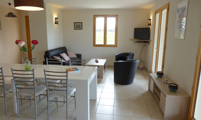 Vaissac House | New vacation home in the middle of a private meadow