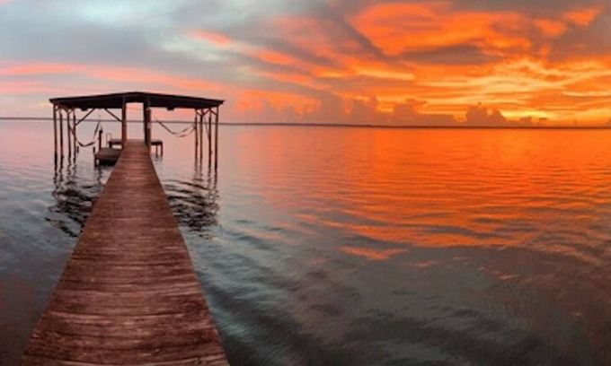Crescent City House | NEW Waterfront Home on Beautiful Crescent Lake w/Private Dock in Crescent City