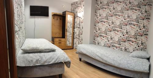 Radom Apartment | New York apartament by Karl