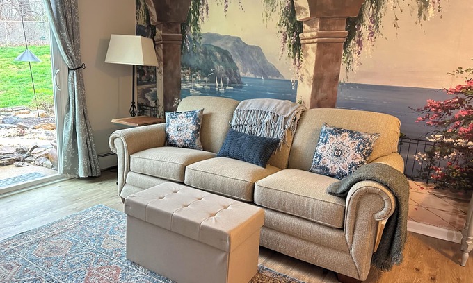 Newark Apartment | Newark/Wilmington | Nice 2 Rm suite, UofD, Christiana Hosp & Mall tax free!