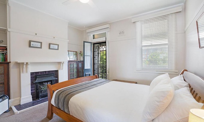 The Hill Apartment | Newcastle Short Stay Accommodation - Vista Apartment