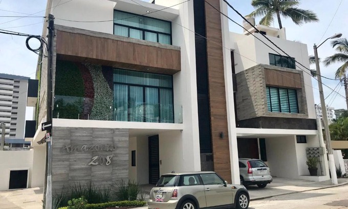 Las Gaviotas Apartment | Newer Ground Floor Apartment Near The Beach, Shops