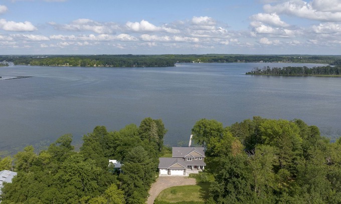 Grandy House | Newer Lakehouse on 100ft of Shoreline