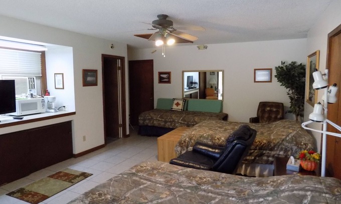 Lakeview House | Newlands Peaceful Escape, nice room close to River for get away for two people.