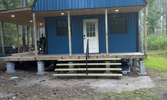 Zavalla Cabin | Newly built, fully furnished cabin located on Parker Point near Sandy Creek.