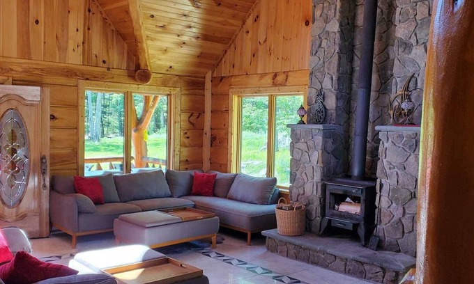 Monticello Cabin | Newly Built Handcrafted Cozy Log Home