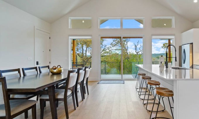 Lower Basin Lake Travis House | Newly Built Home near Lake Austin w/Huge Balcony, Spacious Yard + New Appliances