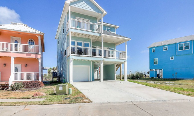 Bella Vista House | Newly-built home with shared pool, WiFi, air hockey & two decks - steps to beach
