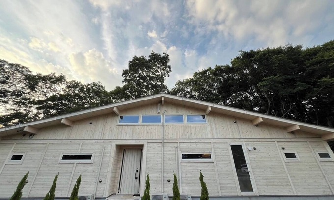 Oiwake House | Newly built log house for rent for up to 14 people/Kitasakugun Nagano