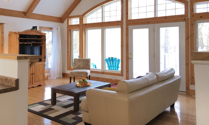 Grand Bend House | Newly built- Minutes from Beach and Pinery- Access to Outdoor Pool and Pinery