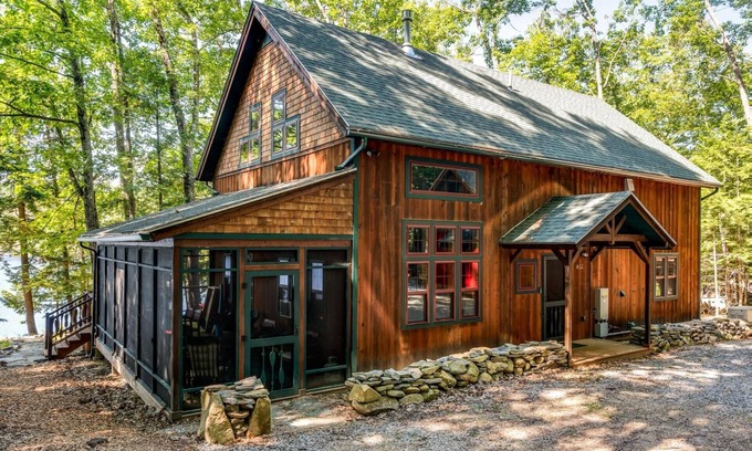 Meredith House | Newly constructed home sleeping 4 located on Fish Cove Lake Winnipesaukee