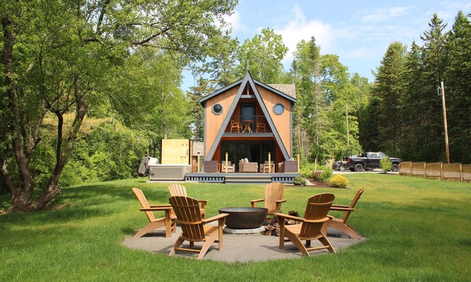 Belfast House | Newly Constructed - The Colby House is a stunning getaway in beautiful Belfast!