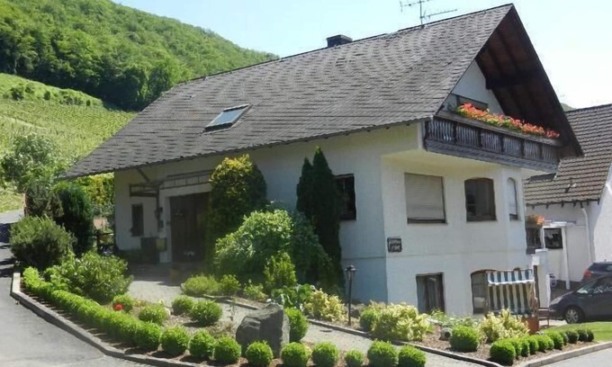 Alken Apartment | Newly furnished comfort vacation apartment on the foot of Castle Thurant in Alken