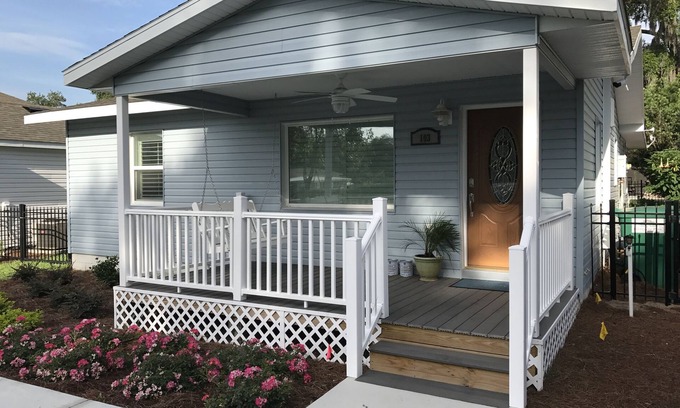 Fruitland Park House | Newly Furnished 2 Bedroom, 1 1/2 Bath House With 2 Porches Close To The Villages