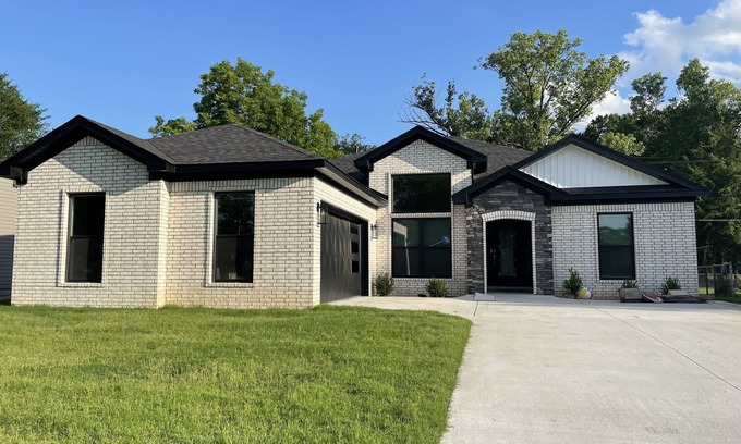 North Little Rock House | Newly Modern Home- 10 Minutes from Downtown Little Rock and River Market