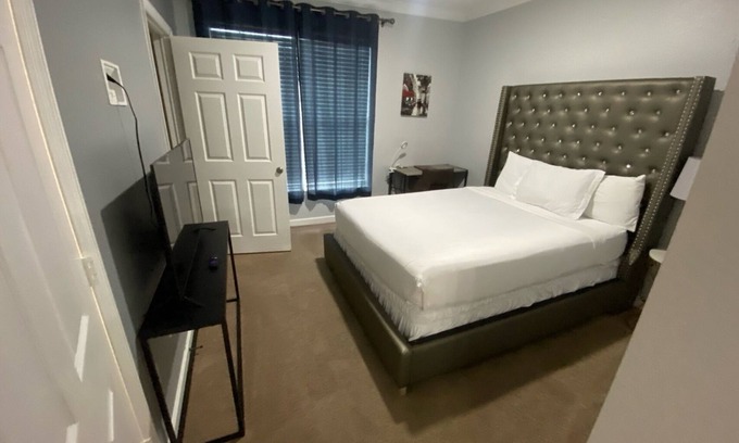 Four Corners Condo | Newly Remodeled 2-bedroom Family-sized condo 15 minutes to the theme park