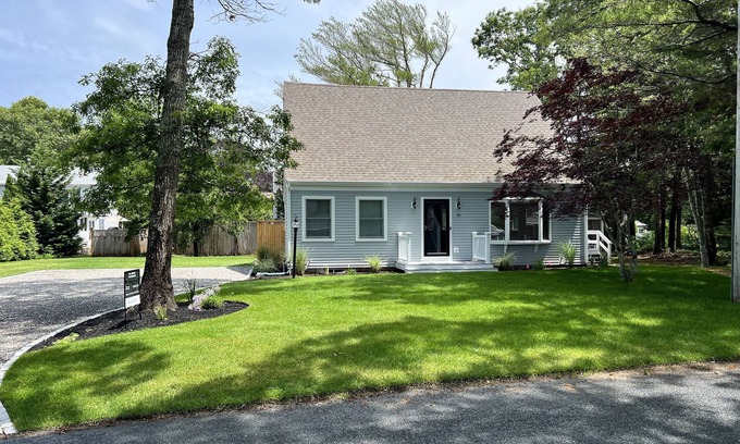 Hyannis Port House | Newly Remodeled 3 Bedroom 2.5 Bath House, 1/2 Mile to Beach. Sleeps 9, with AC and Beach Pass.