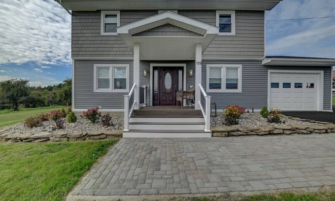 Central Bridge House | Newly remodeled country house