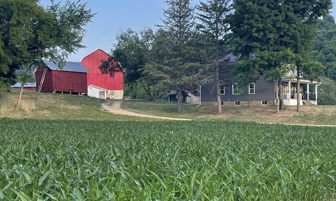 Cashton Other | Newly remodeled Farmhouse with Country Charm!nSleeps 10 people comfortably