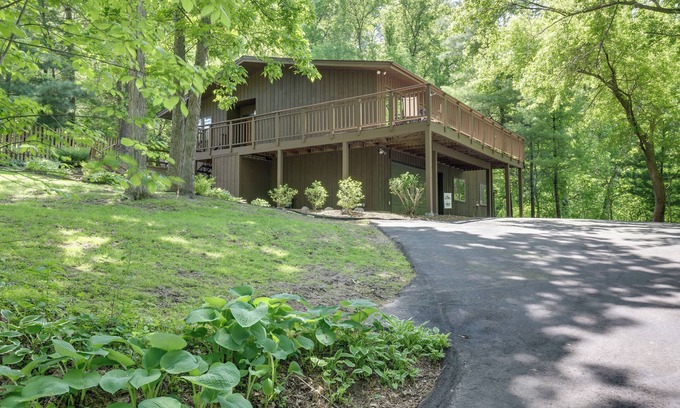 La Crosse House | Newly Remodeled Luxury Home in the Bluffs - 10 mins to Downtown