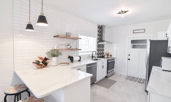 Belmont Historic District House | Newly remodeled luxury cottage in Belmont, NC Walk to Kevin Loftin Park