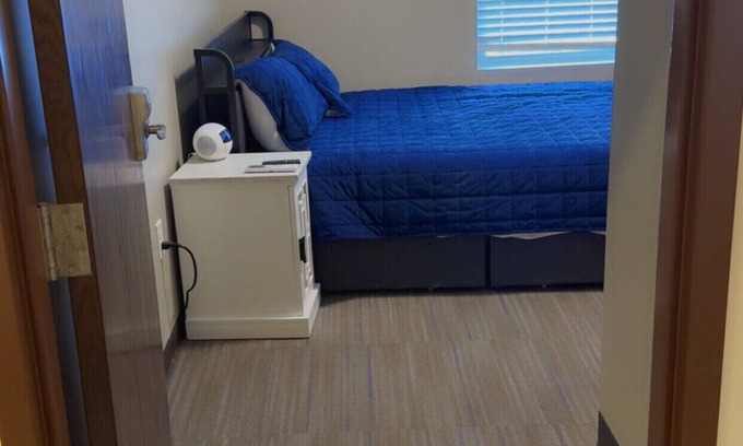 Mattoon Hotel | Newly Remodeled! Mattoon - A9 - Queen Room