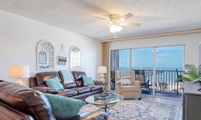 Redington Shores Condo | Newly Renovated! 3Br/2Bath Condo 305