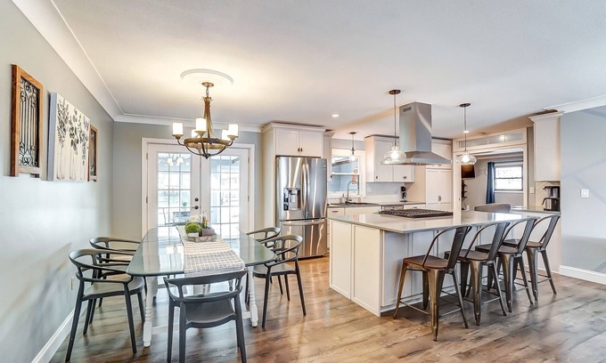 Bowling Green House | Newly Renovated, 1 block from BGSU, spacious and comfortable