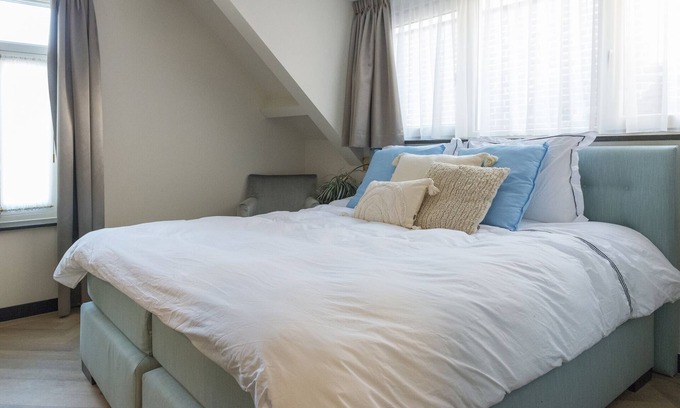 Centrum Apartment | Newly renovated 1920 building with large hotel bed, patio and shared kitchen.