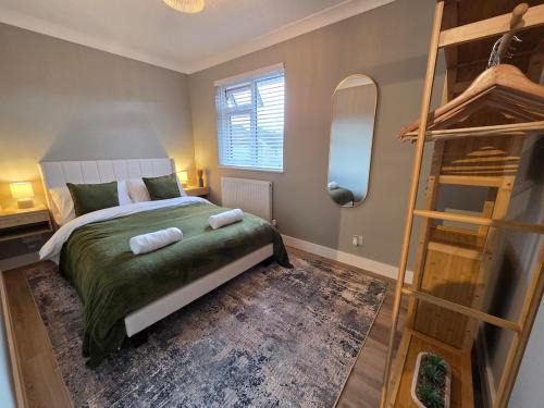Catshill House | Newly Renovated 2 BDR Home - 5 Min to M5
