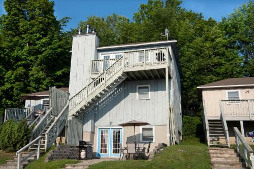 Drummond-North Elmsley House | Newly Renovated 2 Bedroom Beach Front Condo 2C