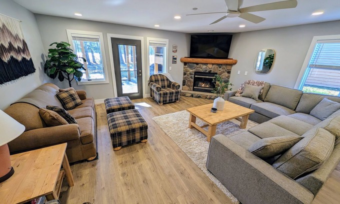 Arkdale Condo | Newly Renovated 3br retreat at Northern Bay!