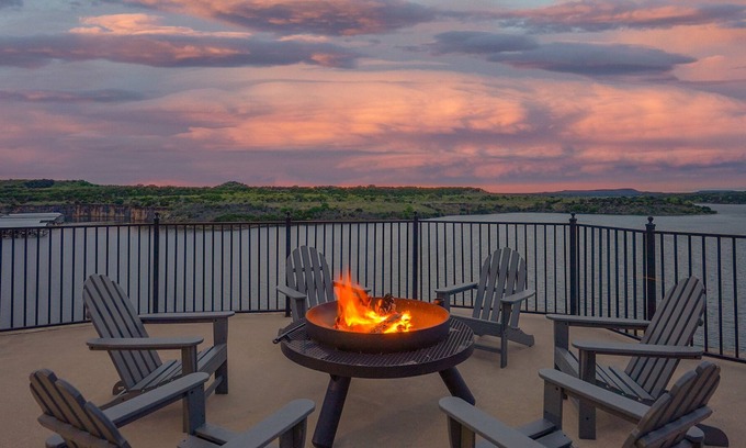 Palo Pinto County House | **Newly renovated!** 4/4 home near Hells Gate with Pool and Hot Tub!