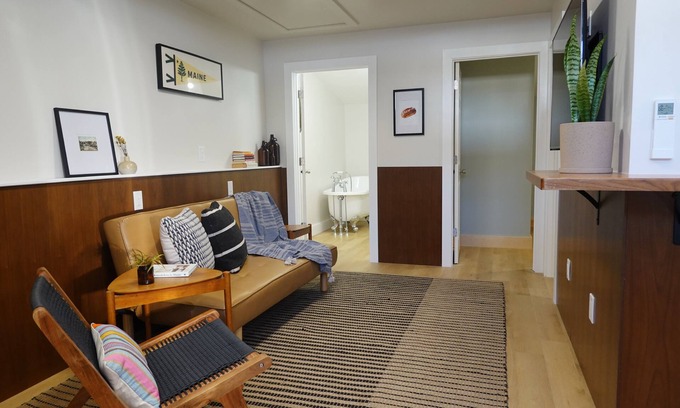 Rockport Apartment | Newly Renovated Carriage House
