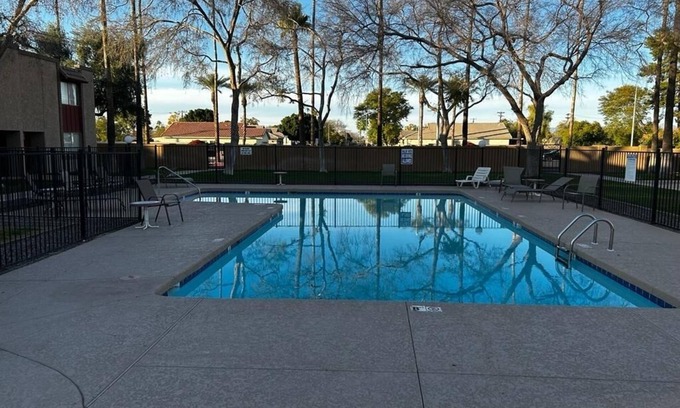 Village Grove House | Newly renovated *Close to Old Town Scottsdale*work area, Wi-Fi, large TV