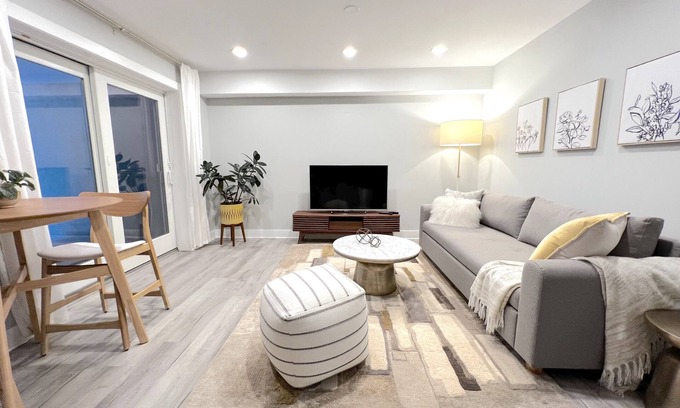 Downtown Jersey City House | Newly renovated condo, minutes to NYC!