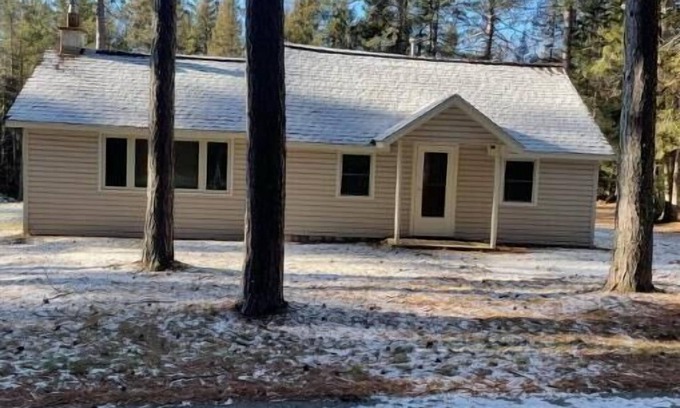 Three Lakes Cabin | Newly Renovated Cottage