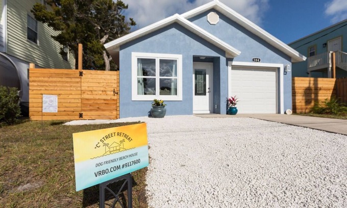 Coquina Gables House | NEWLY RENOVATED DOG FRIENDLY BEACH HOUSE WITH FENCED IN YARD 1 BLOCK TO BEACH