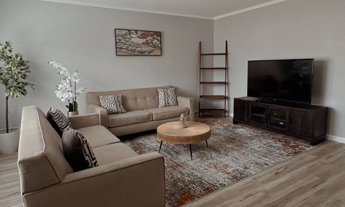 St. Paul House | Newly Renovated Home located in a quiet and safe neighborhood in Saint Paul, MN