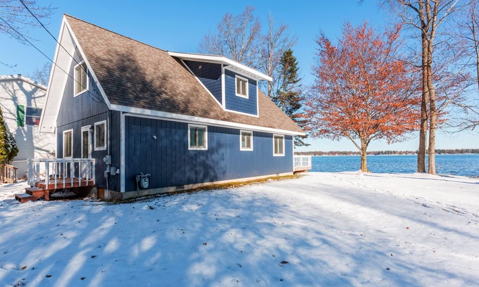 Cadillac Cottage | Newly renovated Lake-Front Sunrise Chalet!