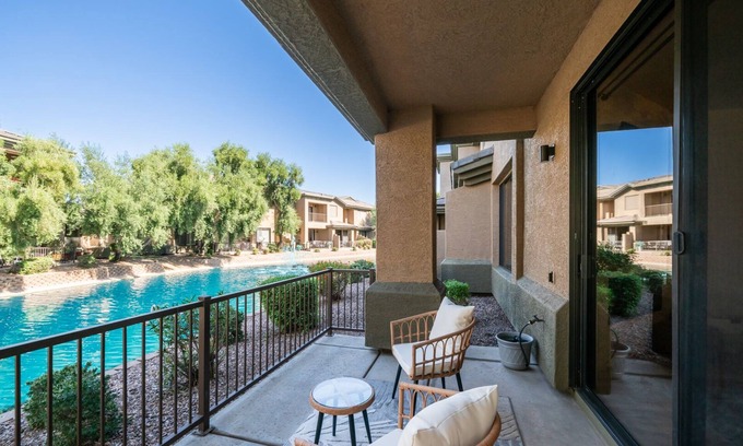 Fox Crossing House | NEWLY RENOVATED Light and bright waterfront townhome in Chandler.