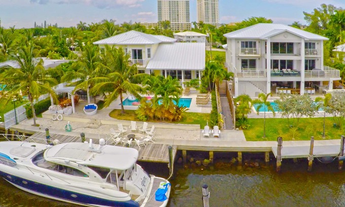 Northeast Miami House | Newly Renovated modern waterfront beachhouse with 9 beds. Sleeps 18